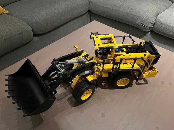 Lego Technic Koparka VOLVO L350F #42030