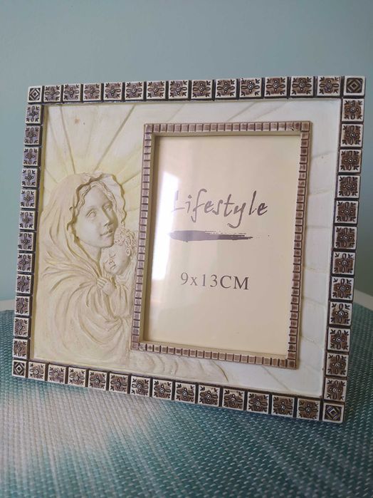 Moldura em pedra-Maria com menino Jesus