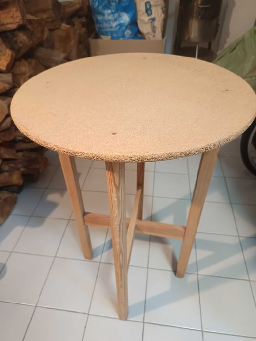 Mesa camila usada em bom estado