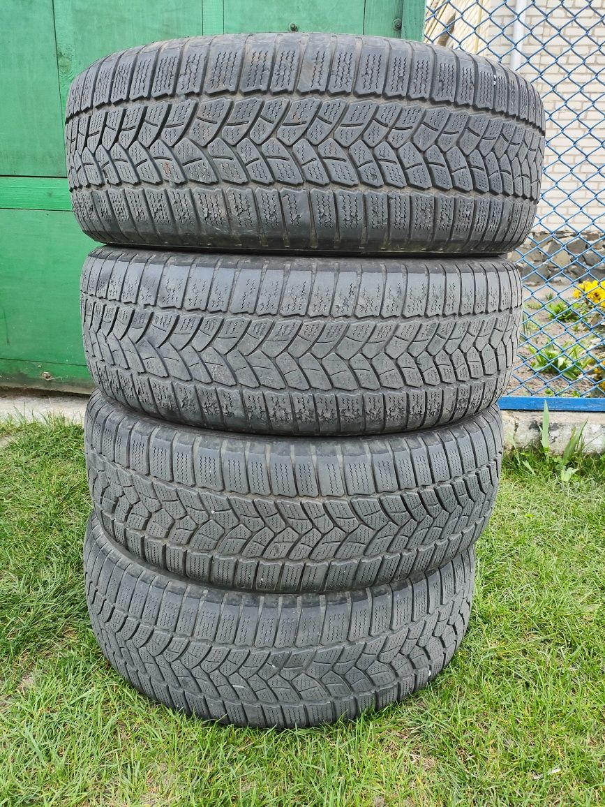 Продам зимову резину 205/60R16