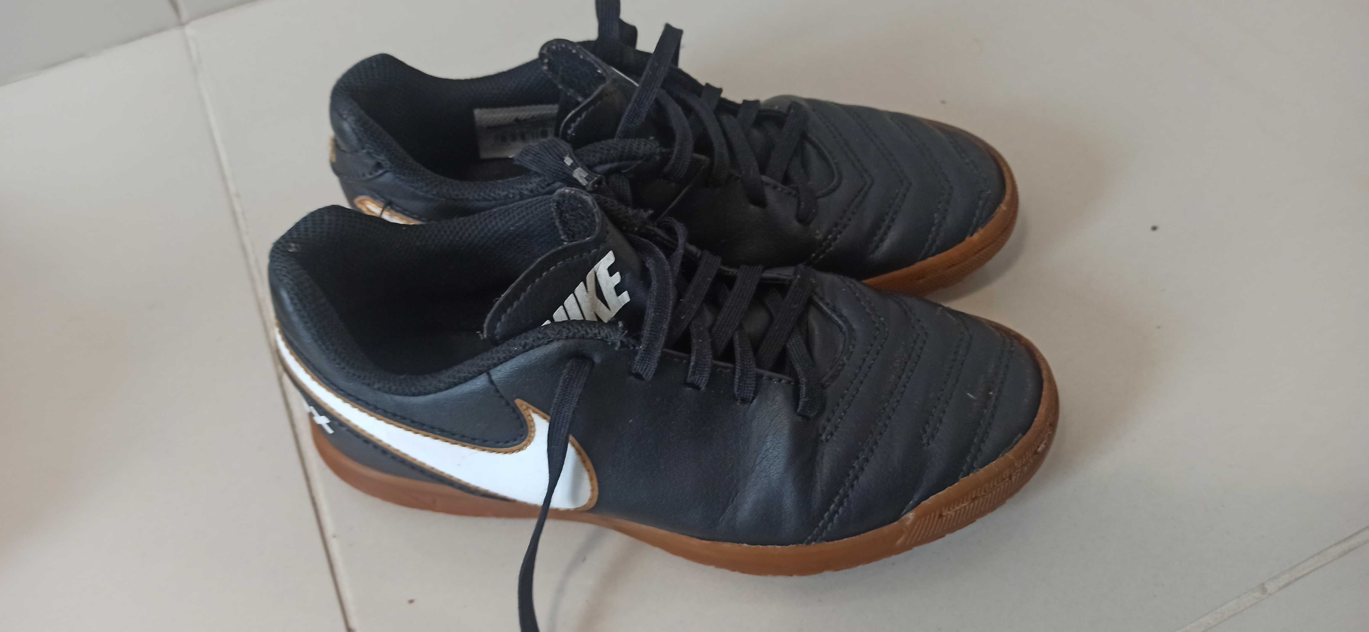 Buty Nike halówki 33,5