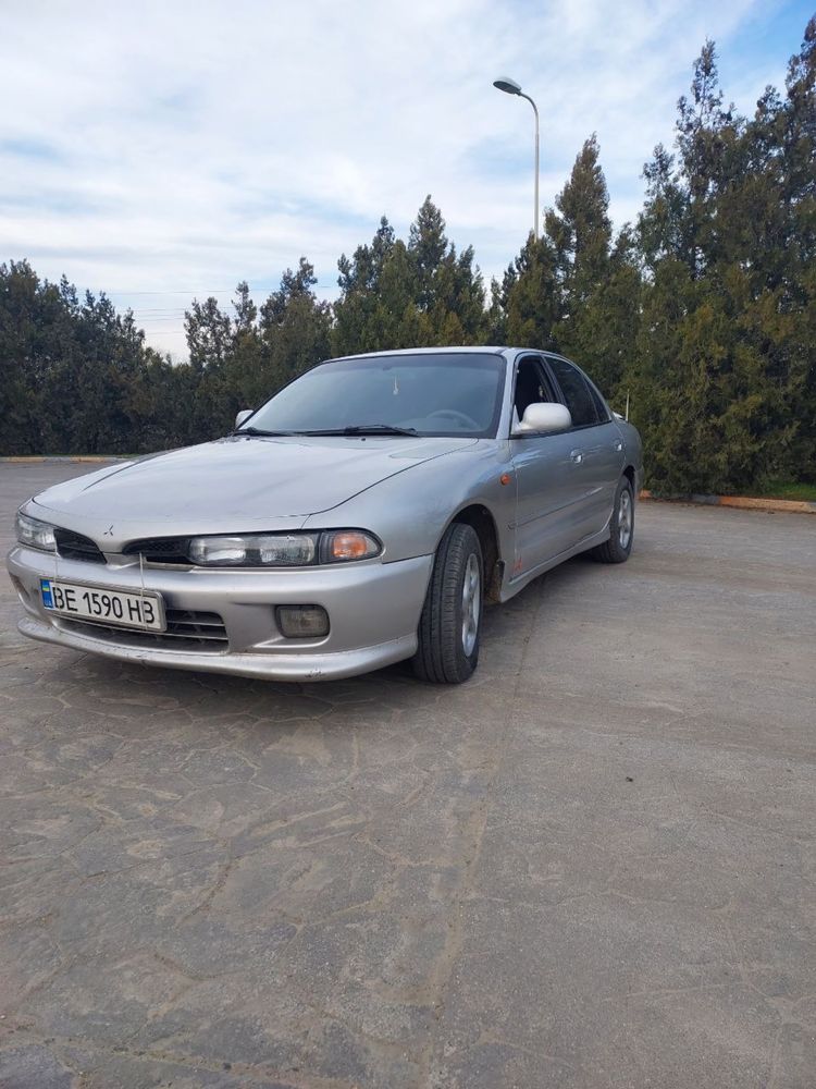 Продам mitsubishi galant с переоформленням.