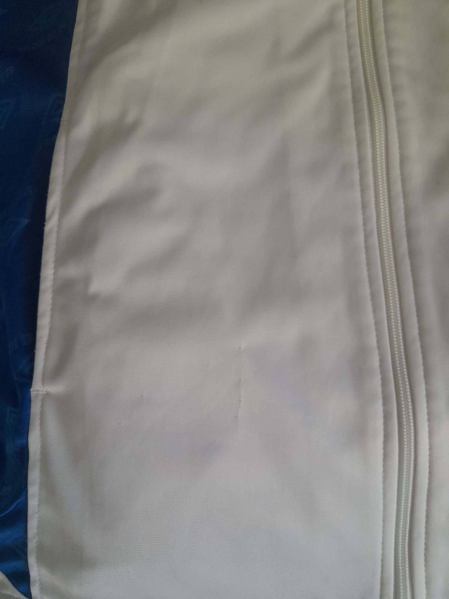 Fajna bluza Umbro z kapturem