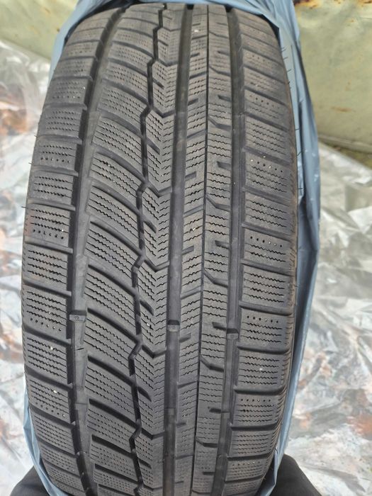 Opony zimowe  235/65 R17 AUSTONE