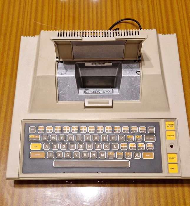 ATARI 400 - pierwszy komputer Atari !!! - totalny zabytek sprawny !!!
