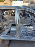 Mercedes W221 Стойка кузова центральная правая / левая