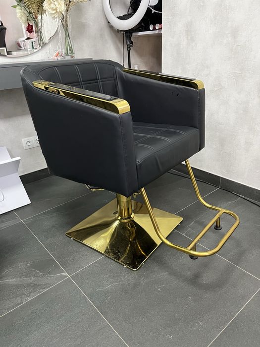 Продам кресла парикмахерские