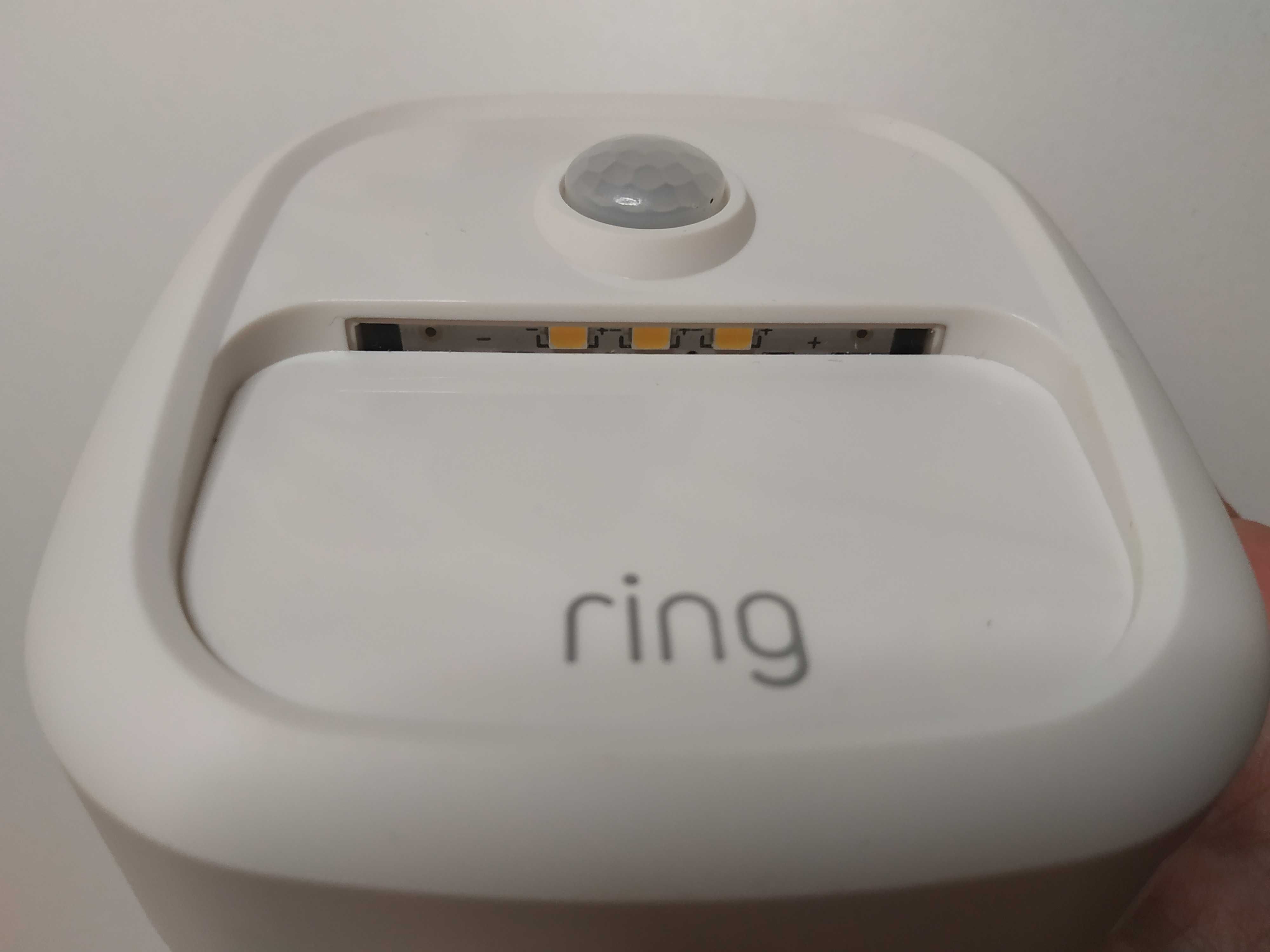 Интеллектуальный светильник Ring с датчиком движения на батарейках