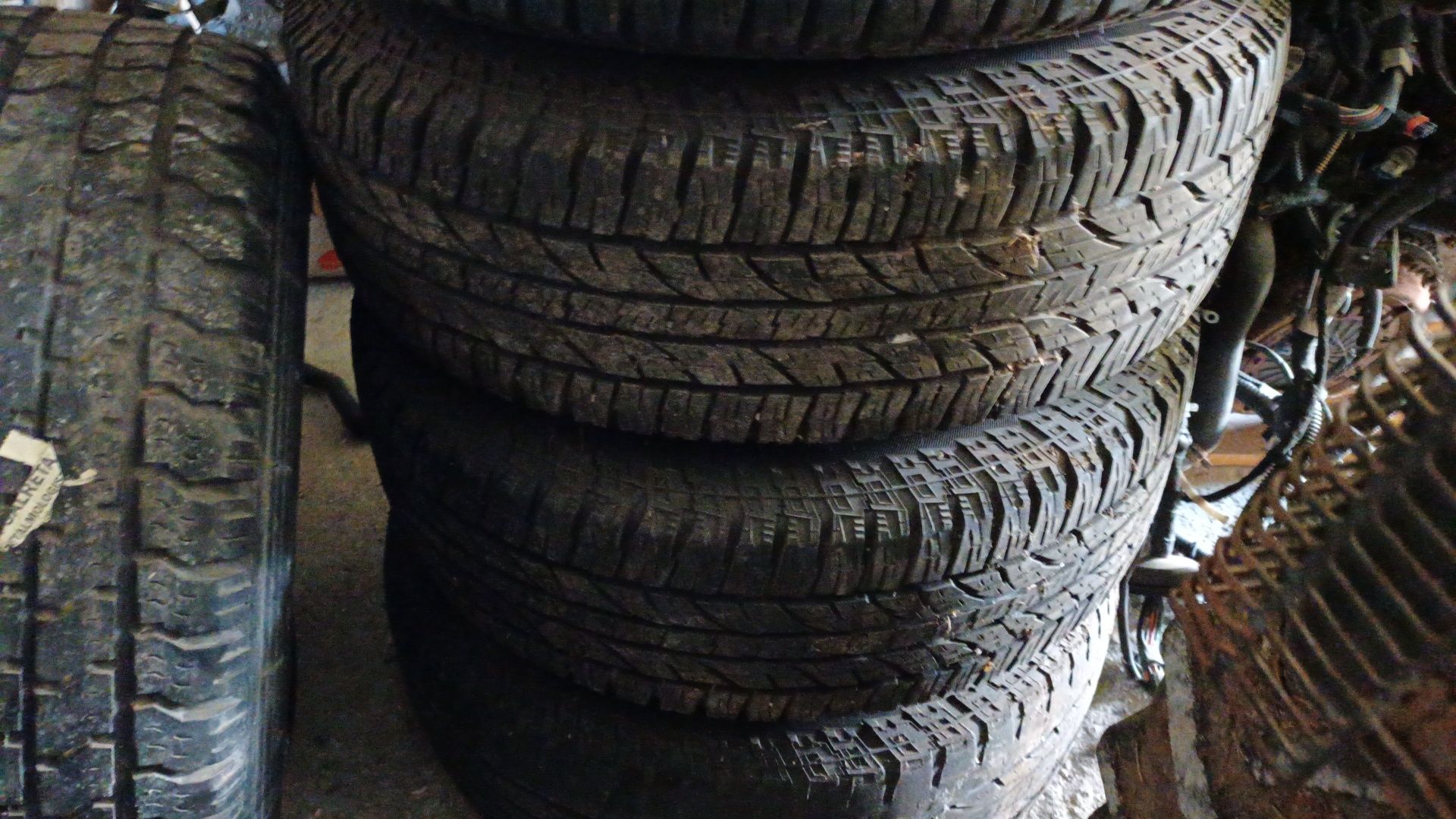Pneus com Jantes 235/70/15