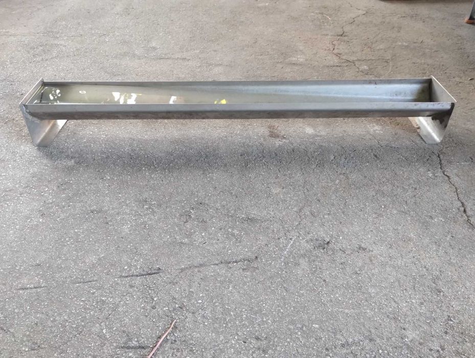 Поїлка / годівниця з неіржавіючої сталі. Б/в.