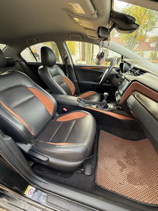 Sprzedam Toyotę Avensis 1.8 2015r.