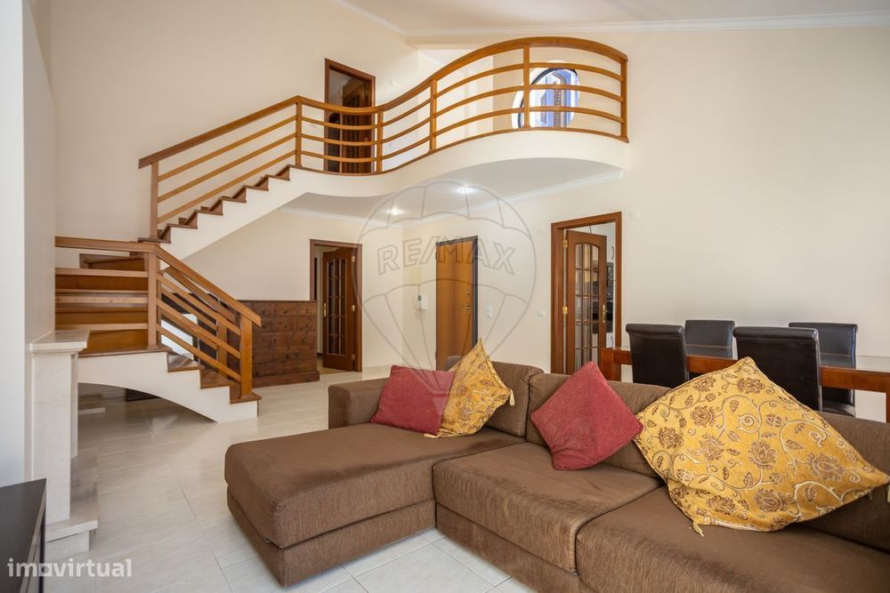 Apartamento T4 para arrendamento