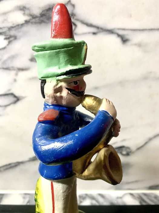 Estatueta de músico em terracota