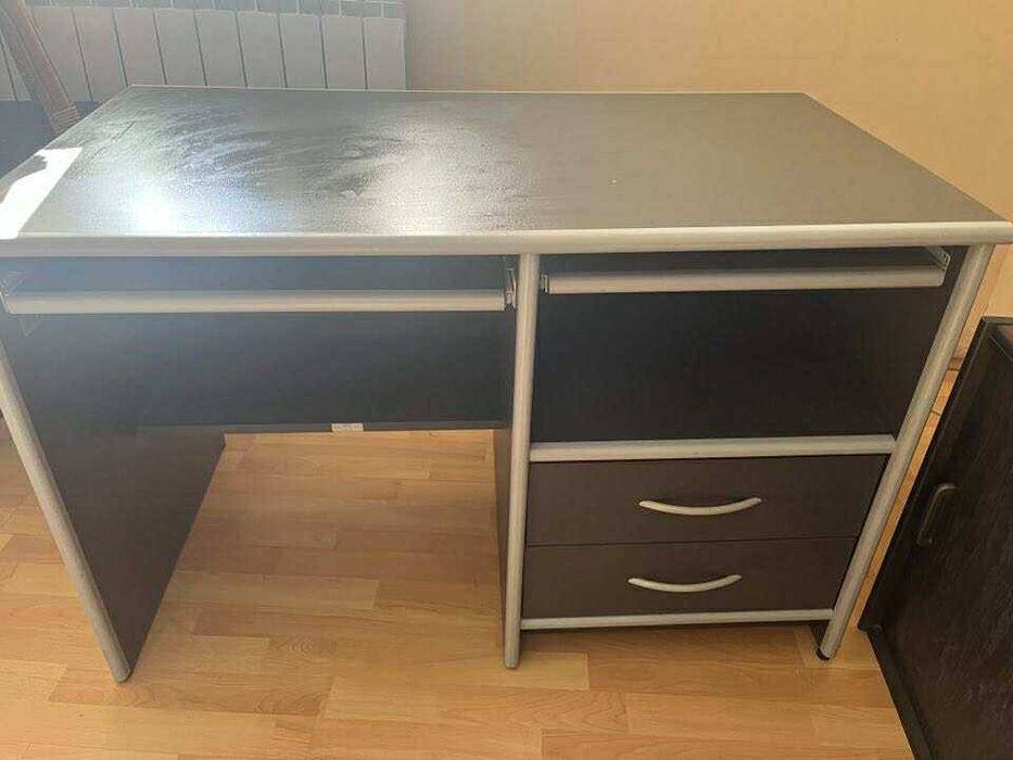Biurko komputerowe