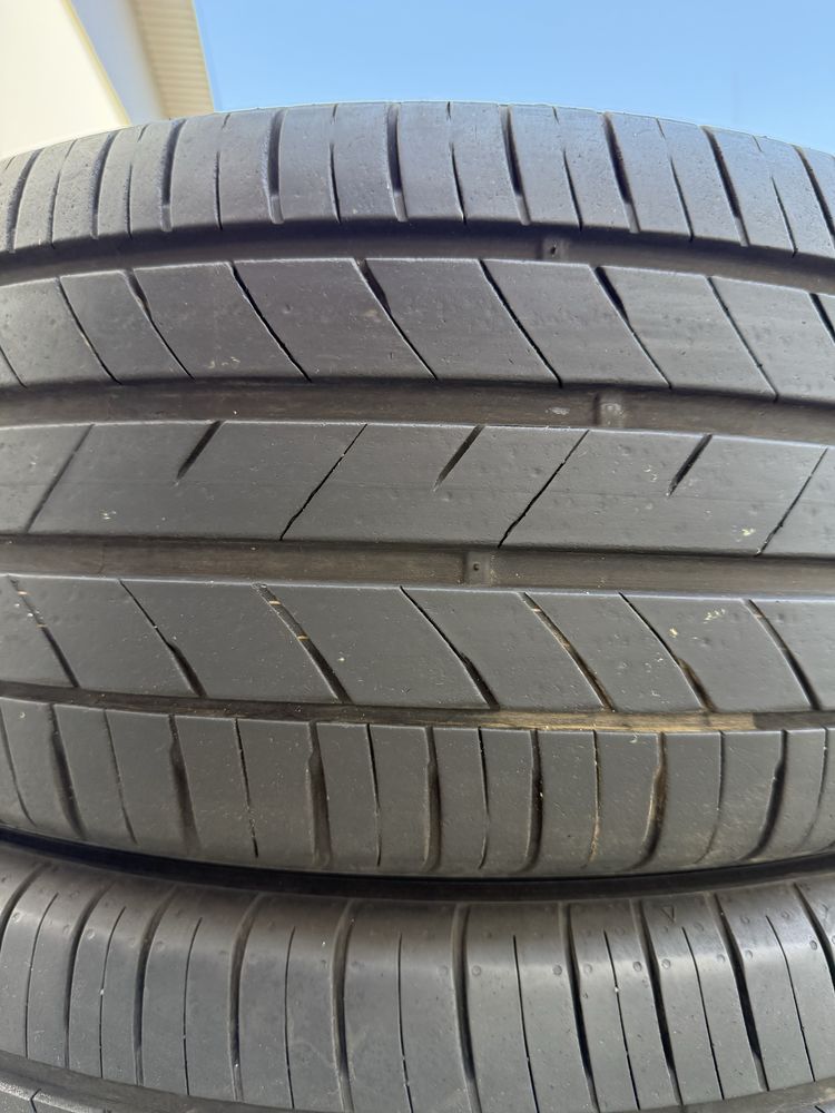235/45/18 Kumho Ecsta HS52