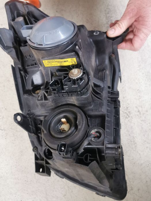 Reflektor xenon Toyota Avensis T25