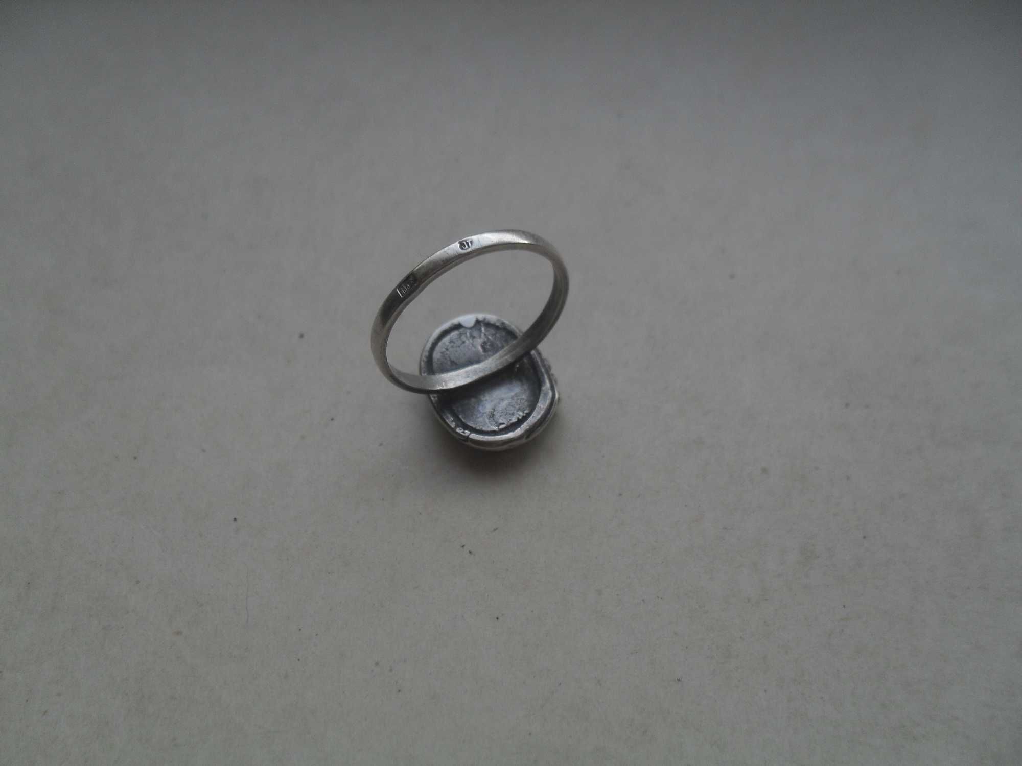 Srebrny pierścionek - kolorowa muszla Cena ost