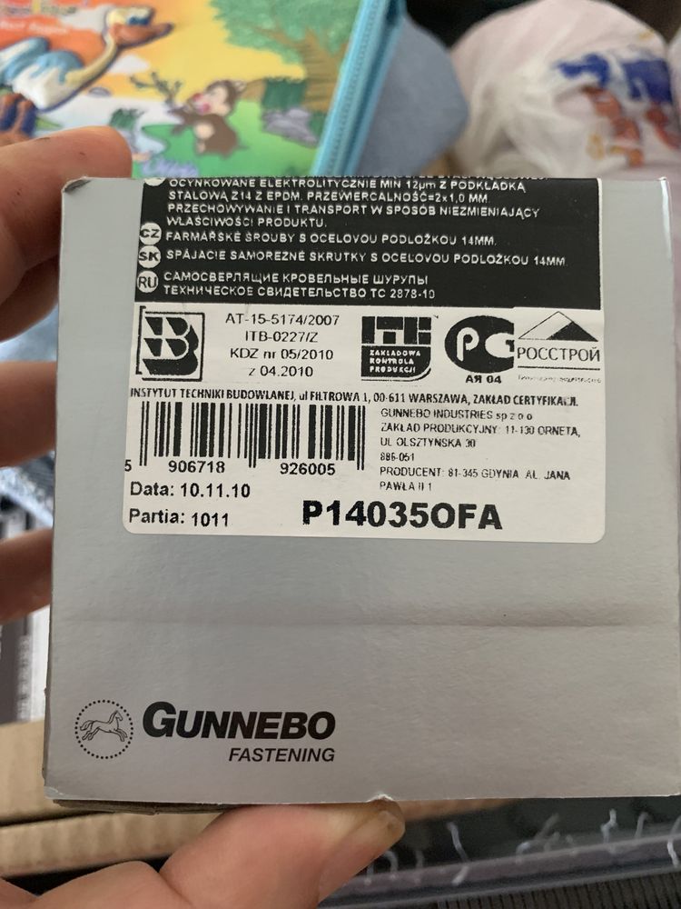 Покрівельний  саморіз 4,8 х 35 білий цинк GUNNEBO в упаковках новий.