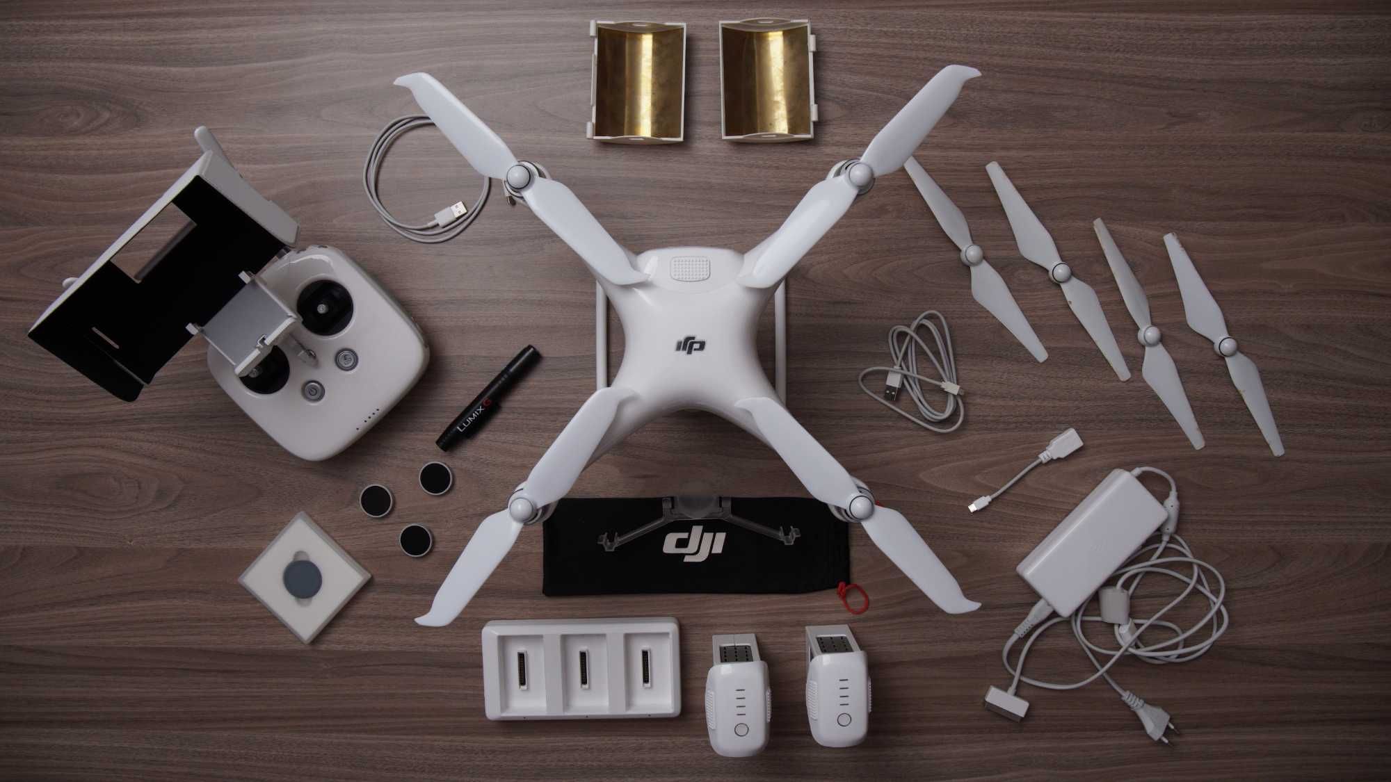 DJI Phantom 4 - Fly More Combo