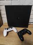 PS4 Pro 1TB 2 pady + 7 gier