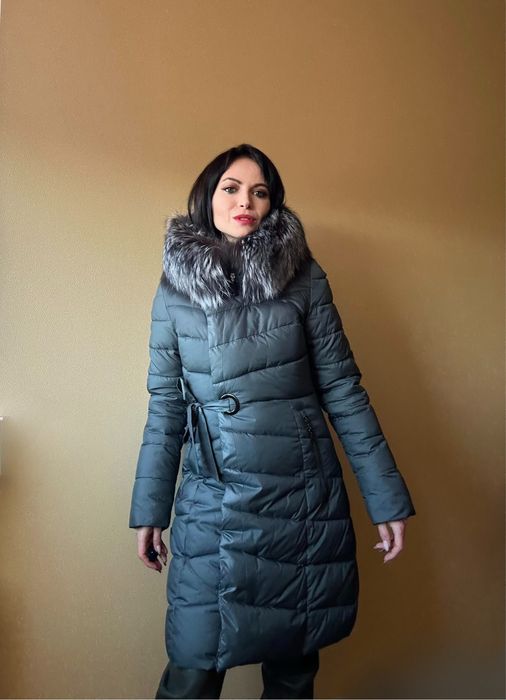 Пуховик (зимове пальто) капюшон чернобурка