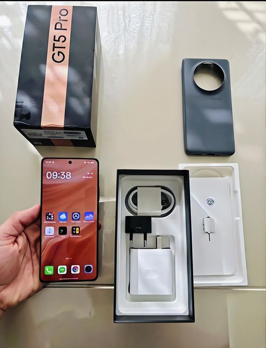Realme GT 5 Pro - 12/256, 6.8", 144Гц, Snap 8 gen 3, СуперКамерофон!