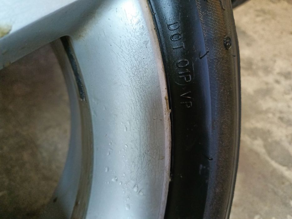 Alufelgi z oponami zimowymi 225/50R17, Ford.