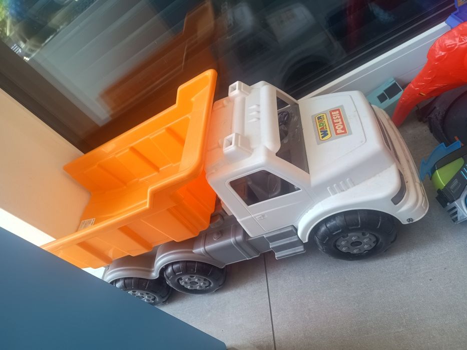 Duża wywrotka dla dziecka