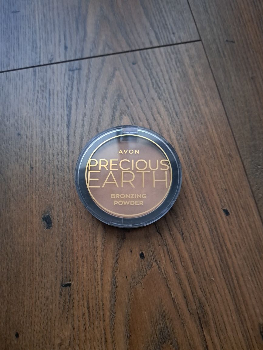 Puder brązujący Avon Precious Earth