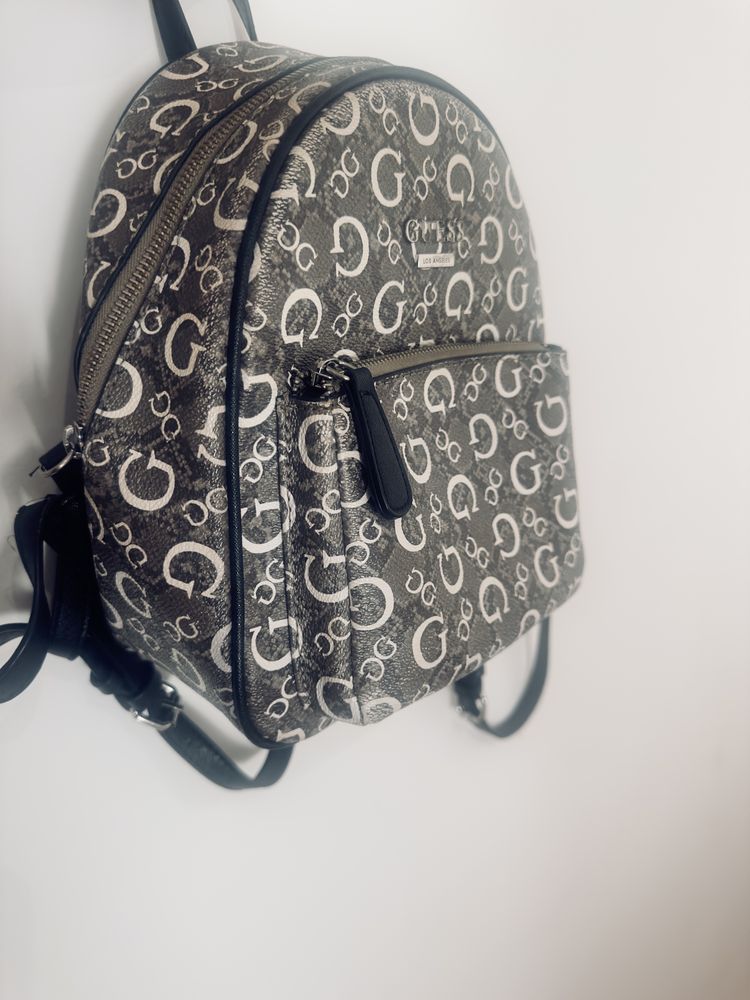 Mochila guess pouco usada