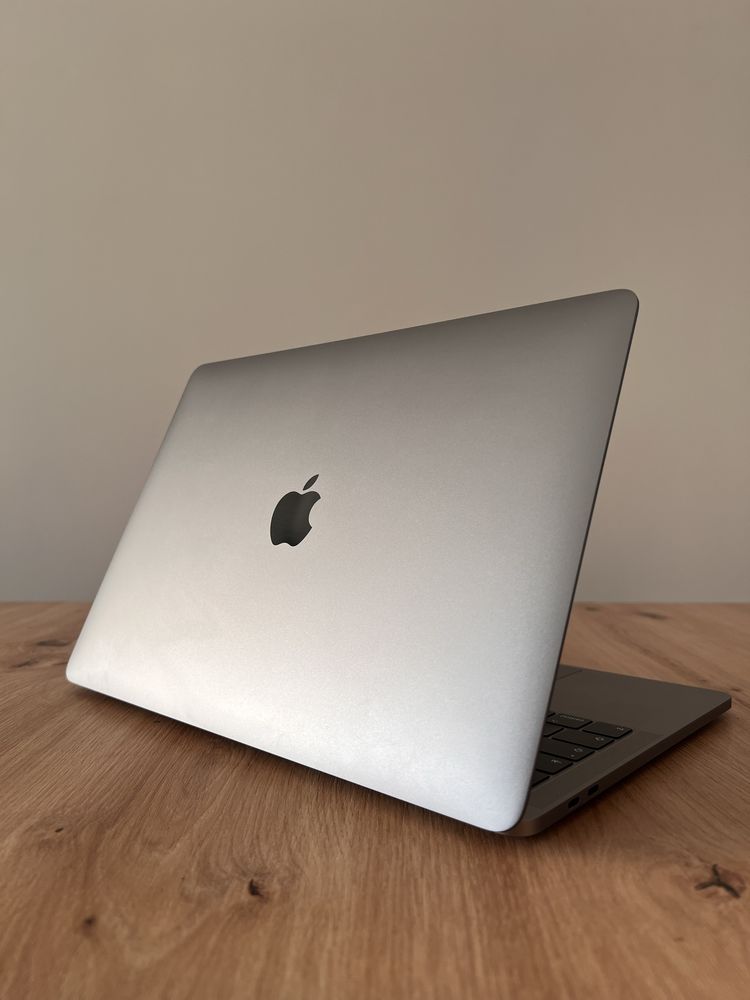 ŚWIETNY! Macbook Pro 13” intel core i7 16/256GB  2019 A1989 10 cyklii