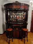 Bar com bancos como novo.