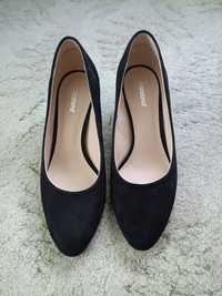 Buty damskie na obcasie r. 36