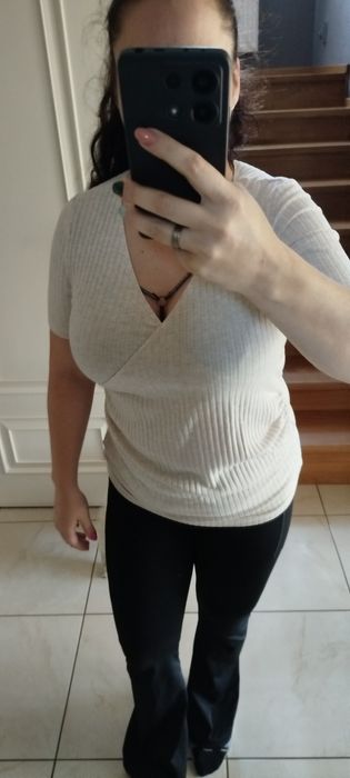 Bluzka prążek z dekoltem