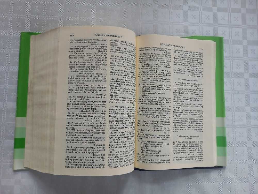 Biblia Warszawska Pismo Święte wydanie 1989 -średni format