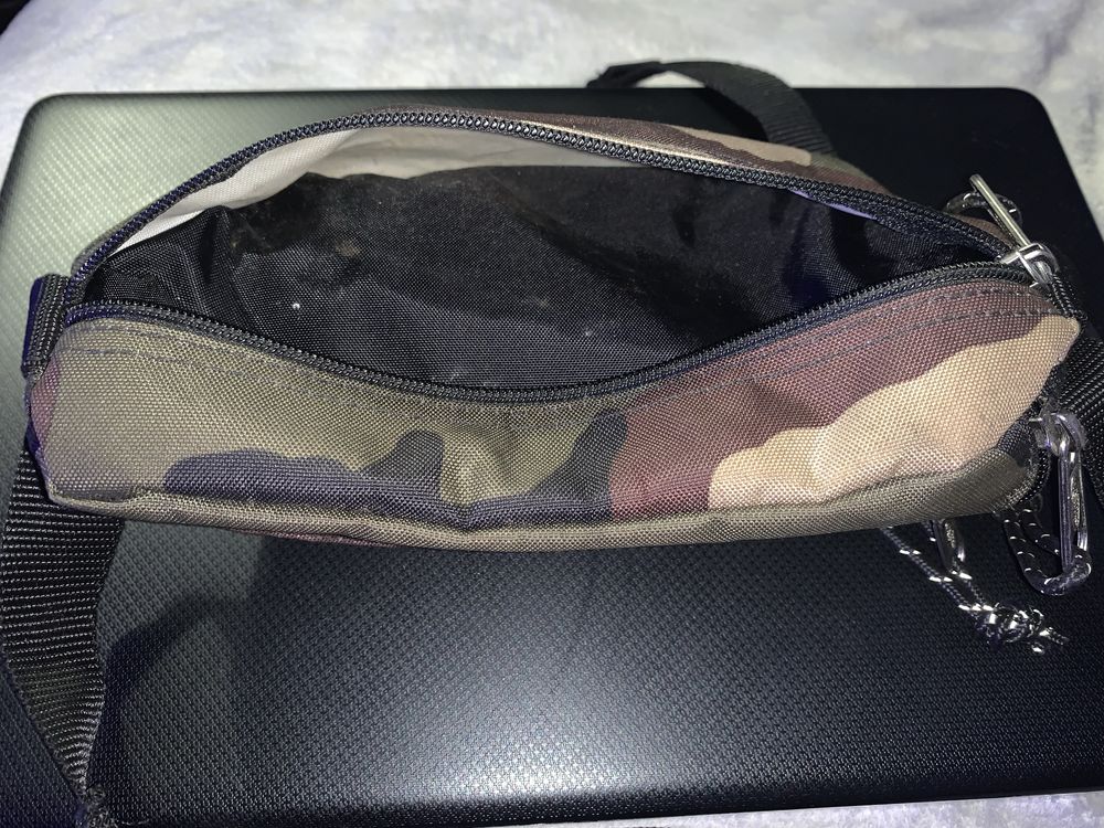 Bolsa da marca EASTPARK camuflada