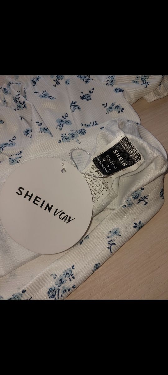 Топ shein в цветочек белый