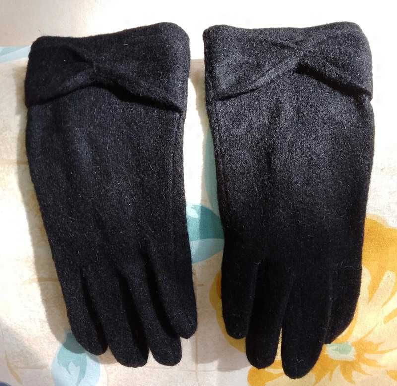 Gorros e luvas novos e quentes!