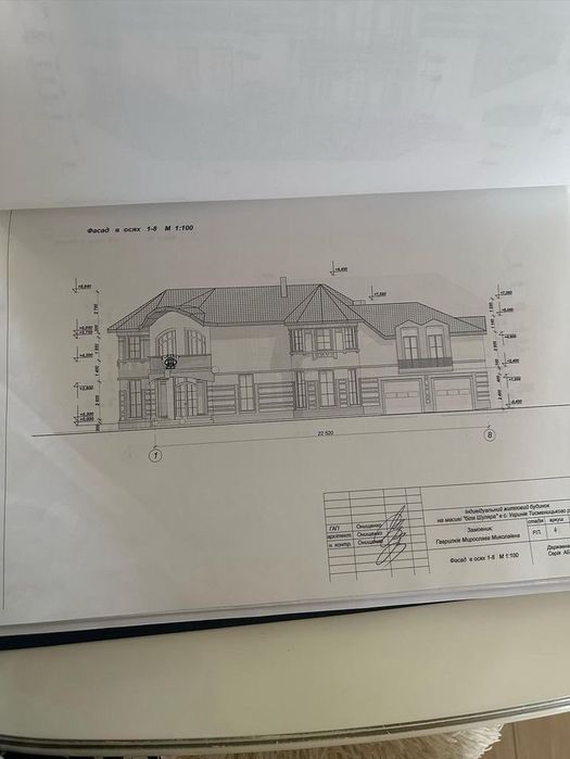 Сучасний будинок 580 м² із гаражем і терасою, 10 хв до центру