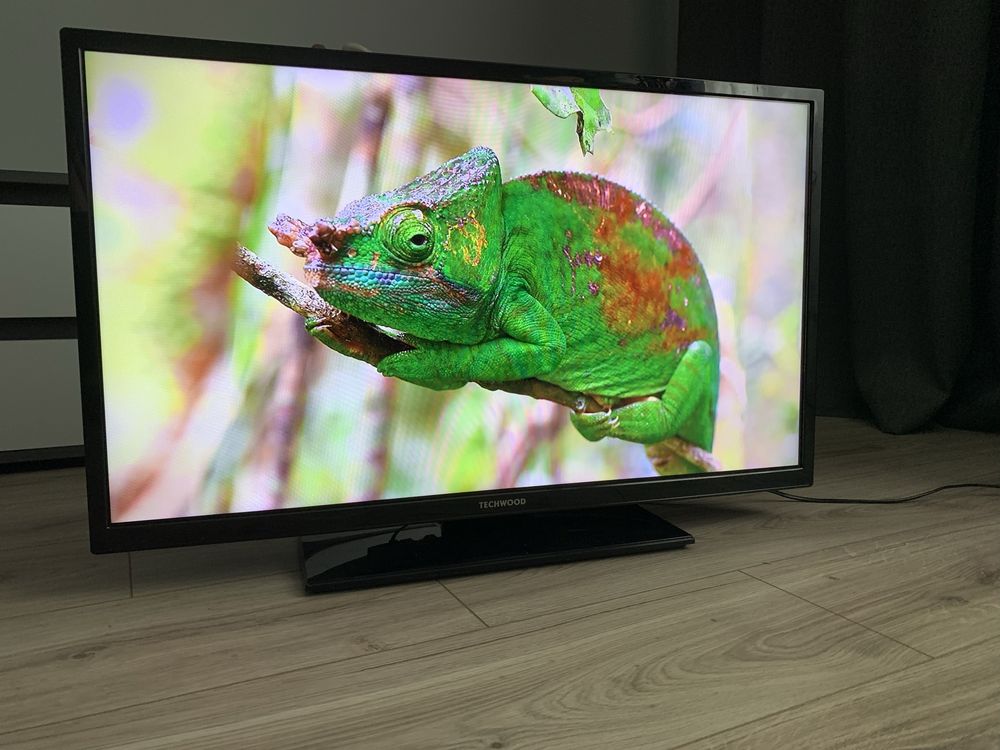 Телевізор Techwood 32 smart TV