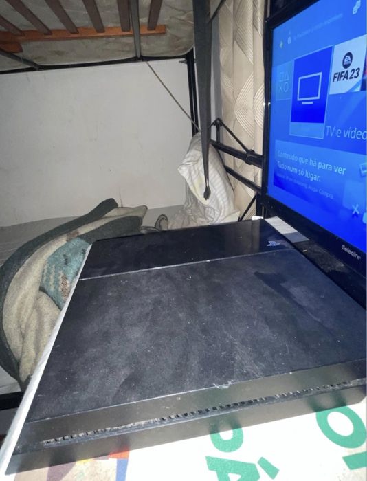 PlayStation 4 (PS4) – Liga, mas não dá imagem – Ótima para conserto!