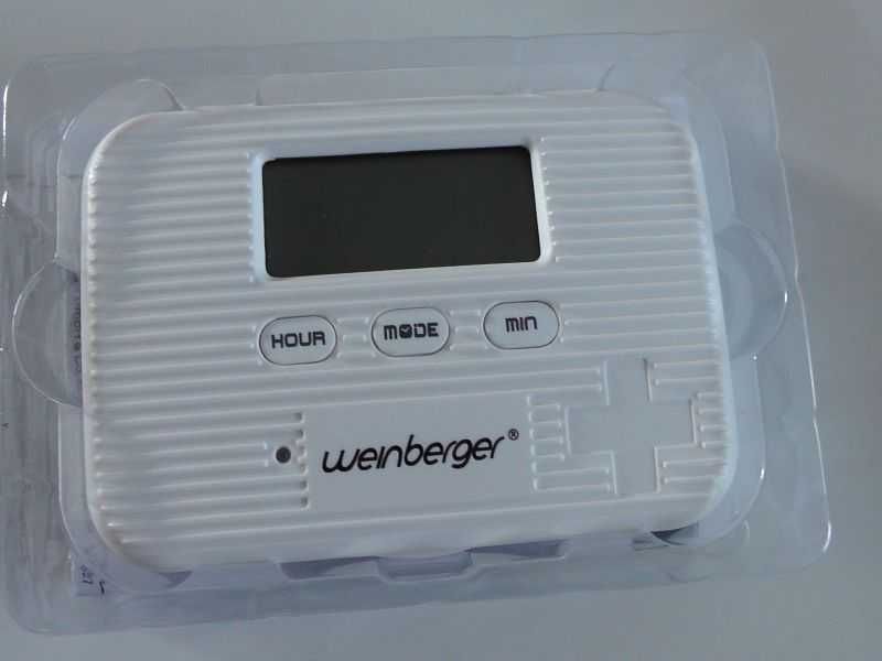 Pojemnik dozownik na lekarstwa z alarmem dźwiękowym wibracyjnym LCD
