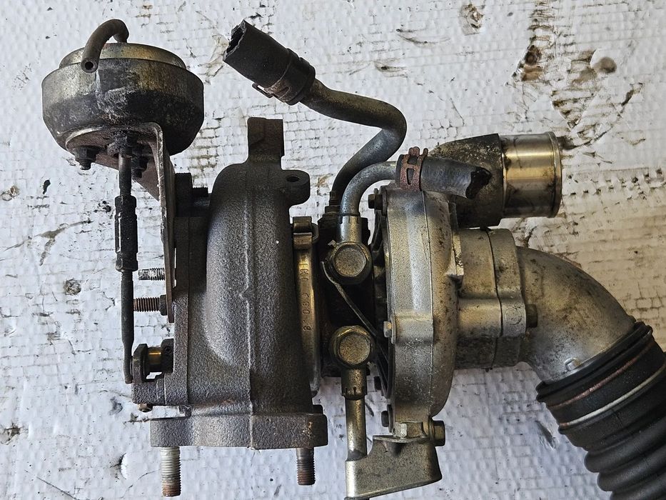 Lexus IS 220 IS220 2.2 D-Cat turbo turbina turbosprężarka VB15 17201-26010