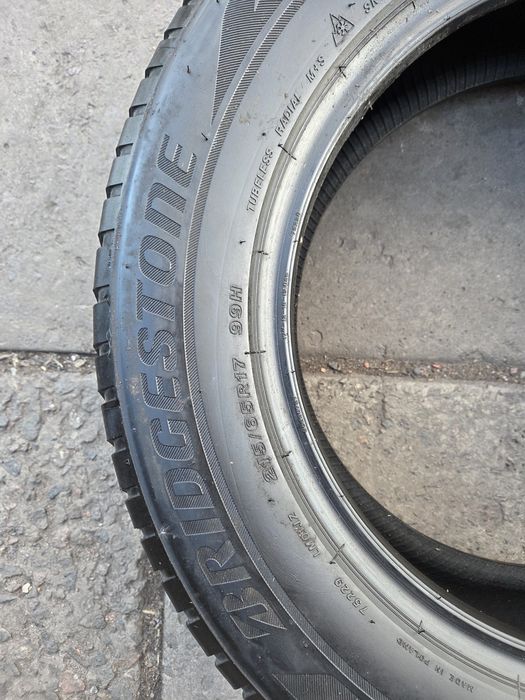 Шини зимові 215/65/r17, Bridgestone Blizzak LM001