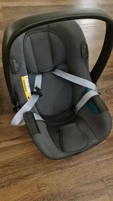 Fotelik BABY-SAFE iSENSE firmy Britax Römer
Od urodzenia - 15 miesięcy
