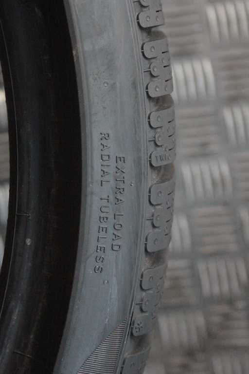 285/30/22 Pirelli P Zero Winter 285/30 R22 101W XL