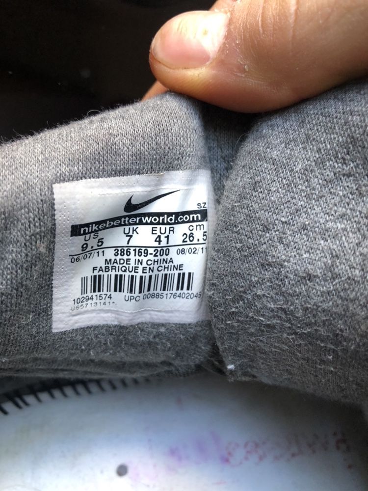 Кроссовки Nike оригинал. 41