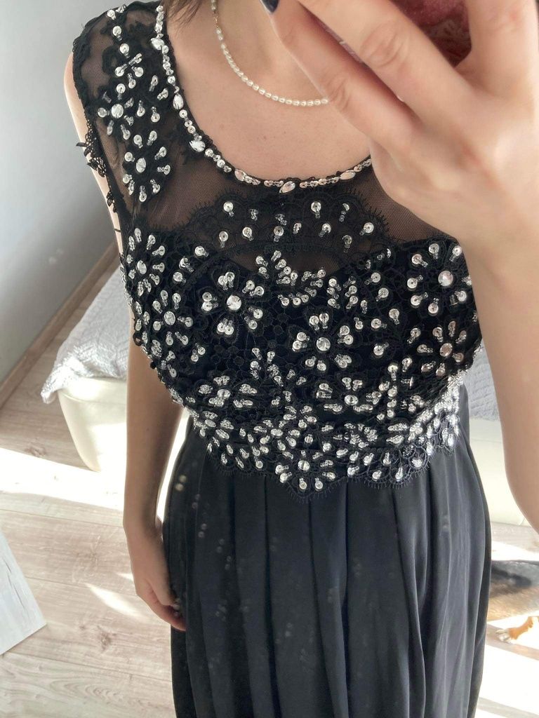 Długa czarna sukienka suknia studniówkowa