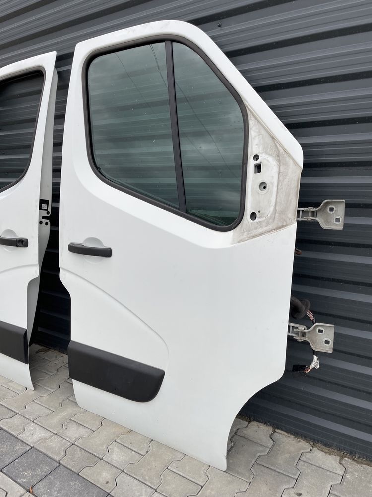 Двері Renault Master 3,4 комплектні