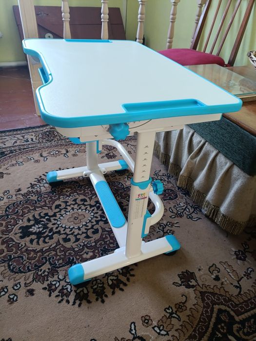 Дитяча парта зі стільцем